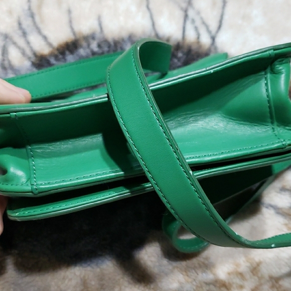 J. Crew Vibrant Green Crossbody Bag 100% Leather Women's Chic - Picture 7 of 12